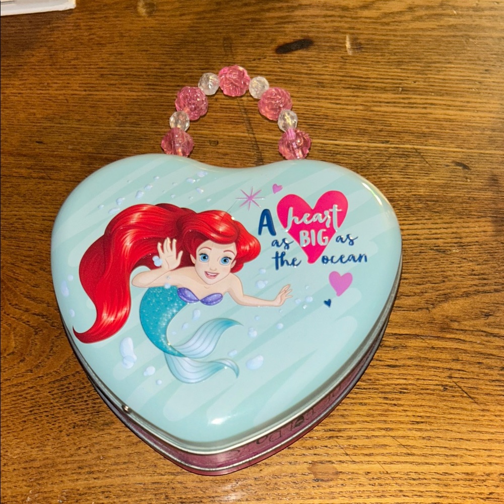 The Little Mermaid 
/Beauty and the Beast Heart Tin Purse